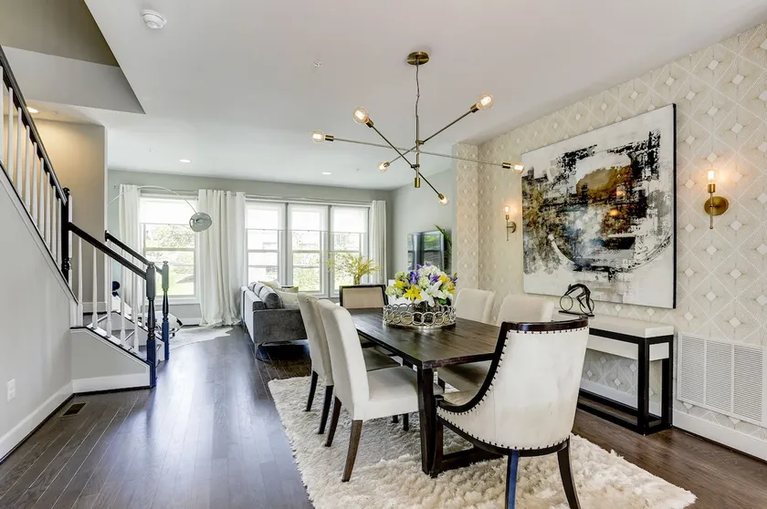Lux Urban Retreat★Easy access to it all!★Fast WIFI - Image 1