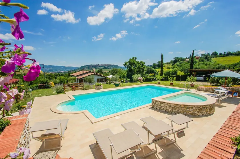 Detached house with private pool and panoramic view on the city of Orvieto.  - Image 1