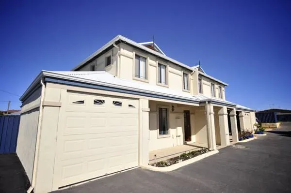 Palm Beach Manor - Image 1