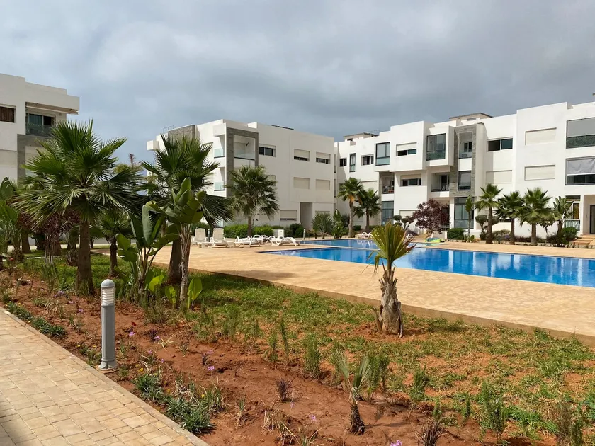Lovely 4-bedroom condo with pool - Image 1