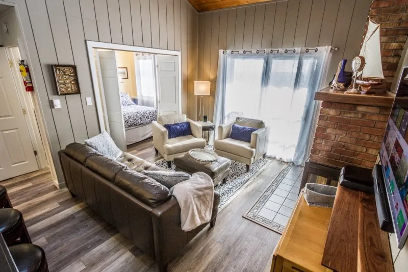 Superior condo ON the Lake shore - Image 1