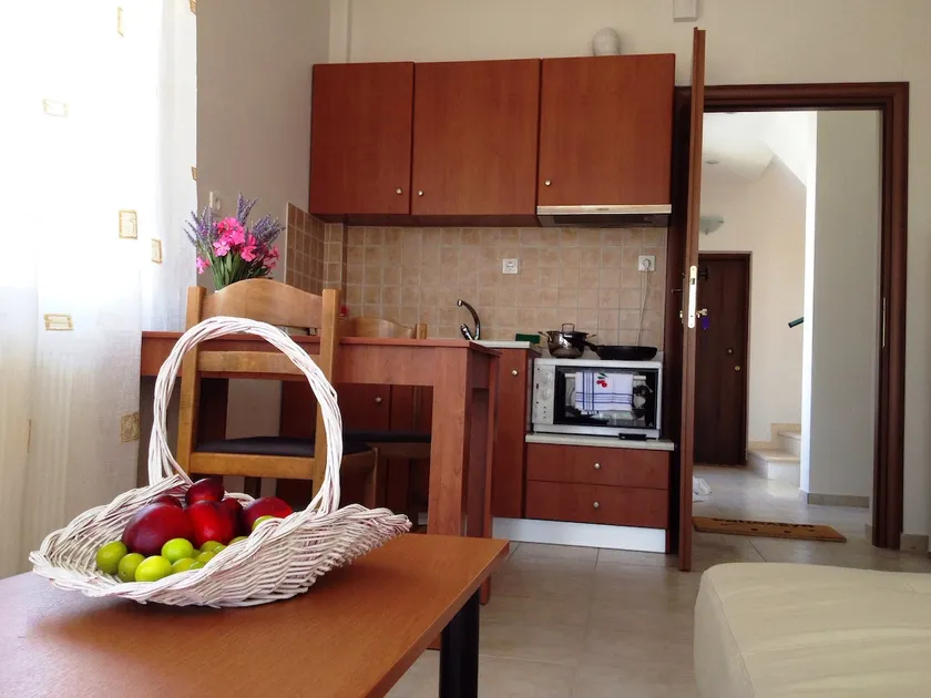 Nice & Quiet Apartment in Best Area - Image 1