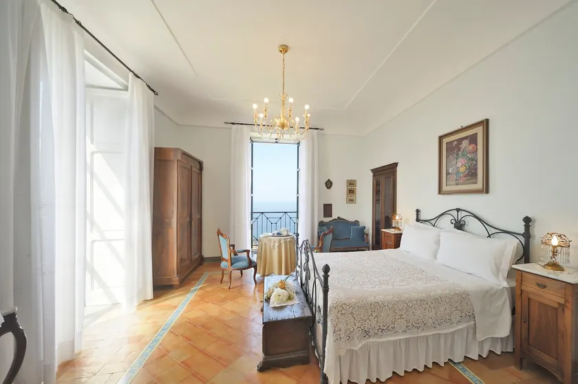 Historical Home in Castellabate - Image 1