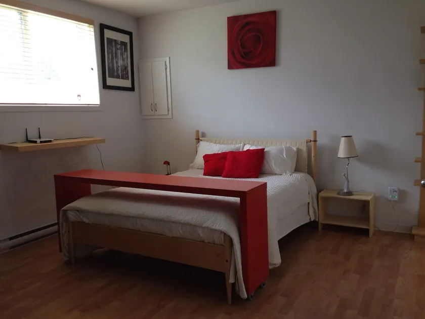 Roomy 2BD Condo with Piano near National Park - Image 1