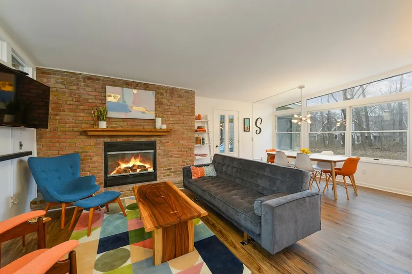 Mid-Century Modern Near Douglas Beach - Image 1