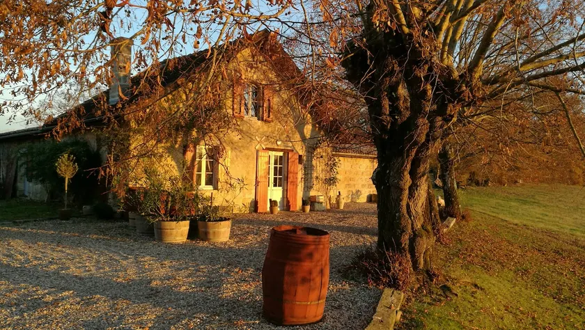 Charming house overlooking vineyards. - Image 1