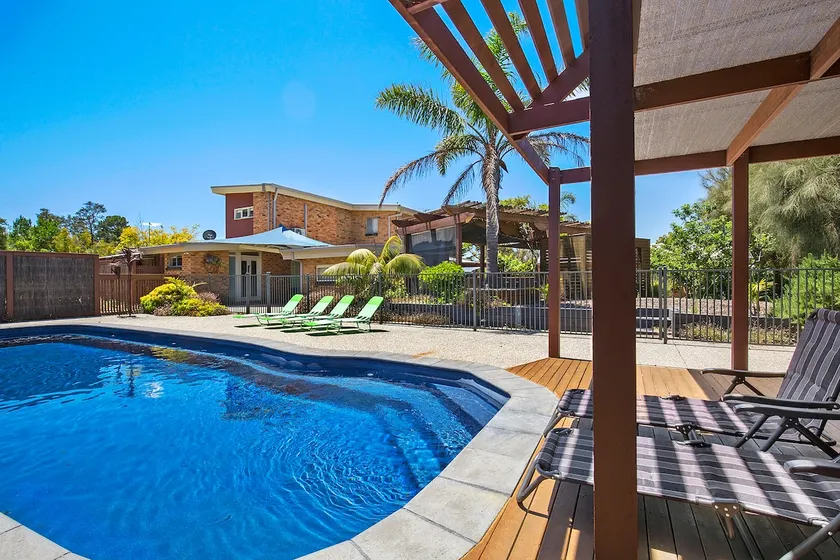 SaltwaterVilla-heated*pool, 22 guests-BONUS nights - Image 1