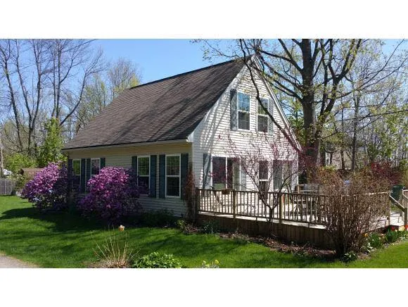Perfect Spot On Malletts Bay - Image 1