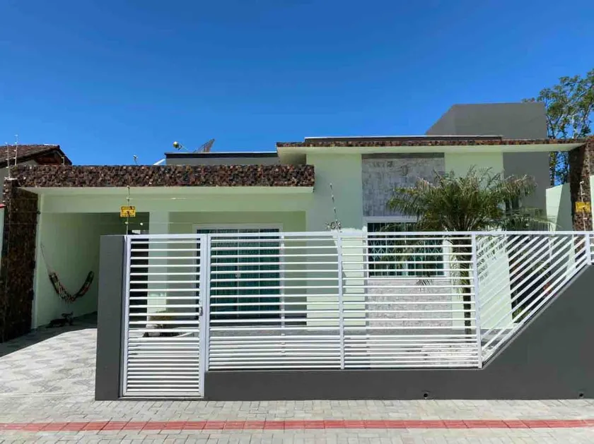 Spacious house 600 meters from the beach. - Image 1