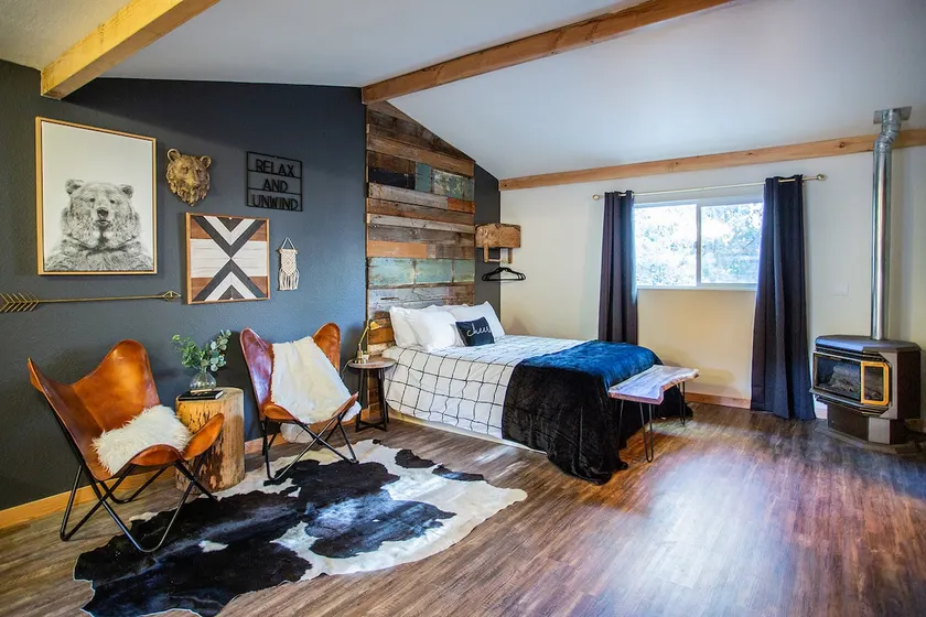 Hot Tub - Pet Friendly - Luxury Private Studio - Image 1
