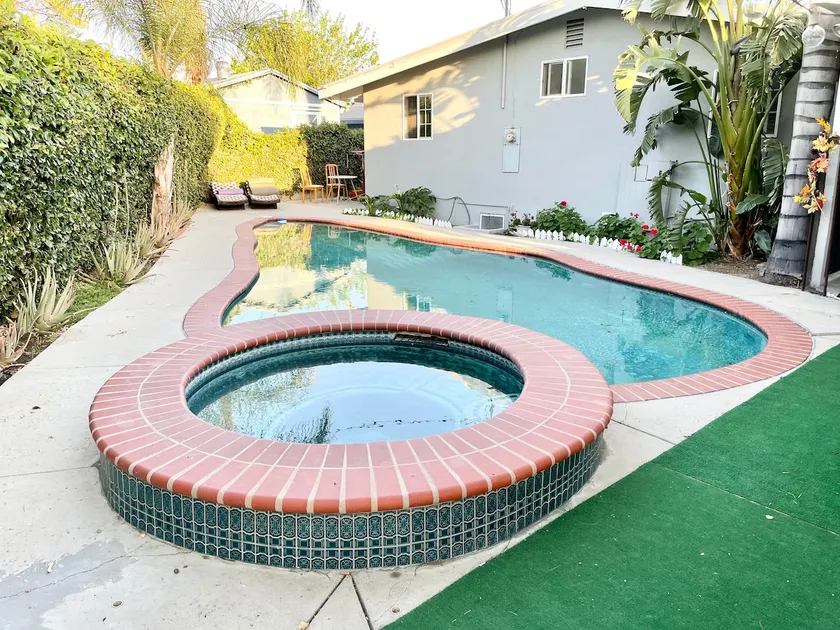 Family pool house with spa, quiet cul-de-sac - Image 1