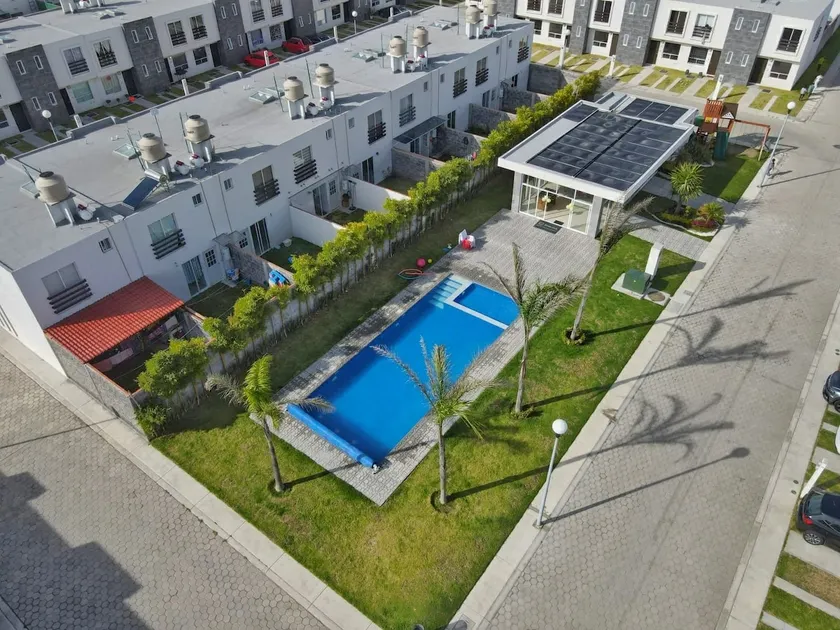 Beautiful house in a residential area - Image 1