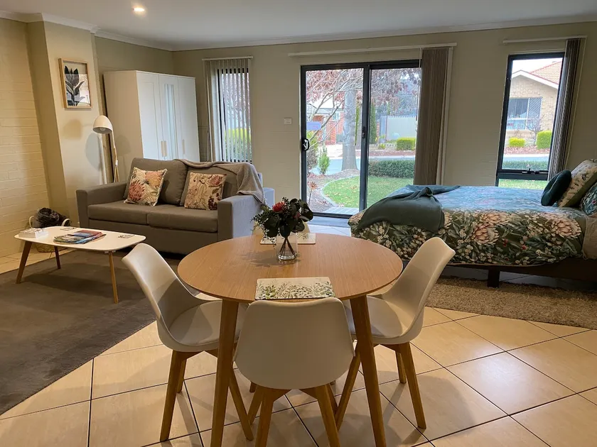 Stylish, modern studio with it all - Image 1