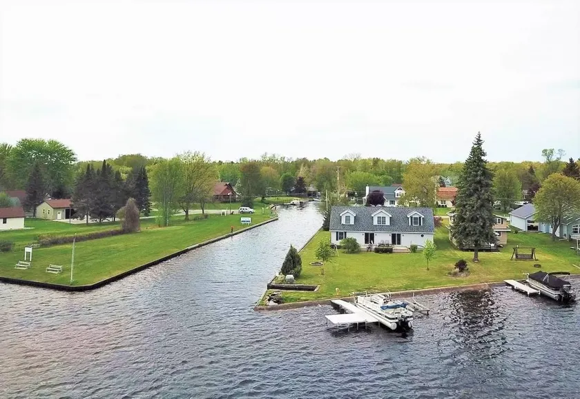 *Family Fun Lake Front Getaway* - Image 1