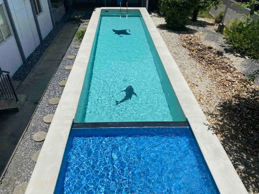 Upstairs South, 1 bedroom apartment with pool - Image 1