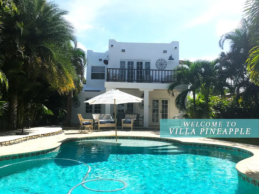 The Pineapple Villa: Chic 4BD Tropical Paradise near the Beaches - Image 1