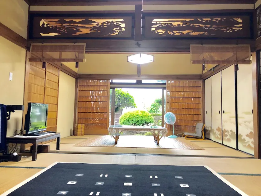 220-year-old Blue Merchant's Mansion with Seasonal Vegetable and Fruit Harvesting Experience - Image 1
