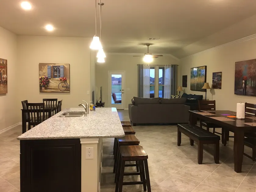 Lakefront Home (3BR/2B) in Katy (West Houston) - Image 1