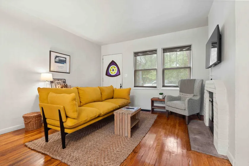 Cozy Artist Cottage, convenient to down town & UIowa - Image 1