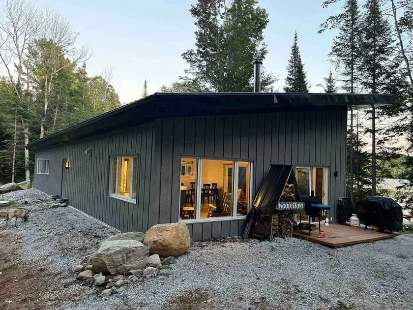 4 Seasons Lakefront cottage Gateway/Retreat! - Image 1