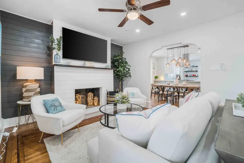 Stunning renovation, BEACH BLOCK, walk to everything! - Image 1