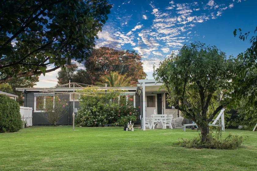 Pet friendly home perfect for 2 or 3 families - Image 1