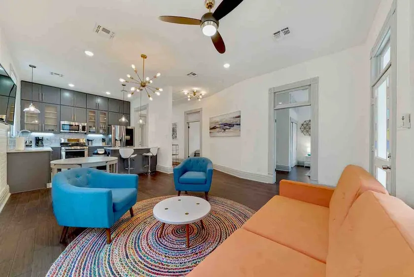 Historic home with heated Mini Pool walking distance to downtown San Antonio! - Image 1
