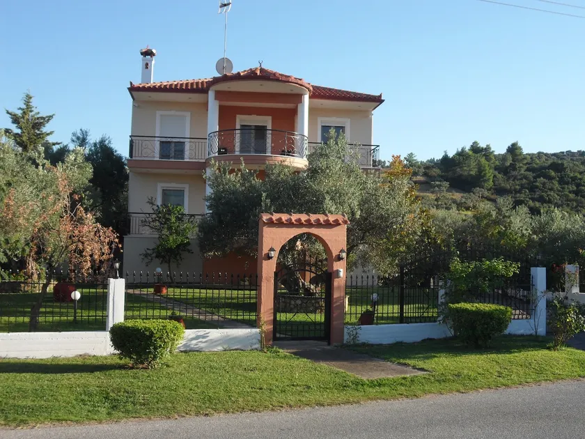 Family House - Image 1