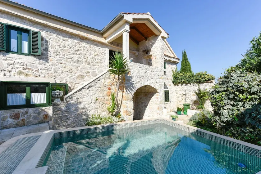 HOLIDAY VILLA BLUE TREE  (NO FRONT DESK PLEASE CONTACT THE PROPERTY 5 DAYS BEFORE ARRIVAL) - Image 1