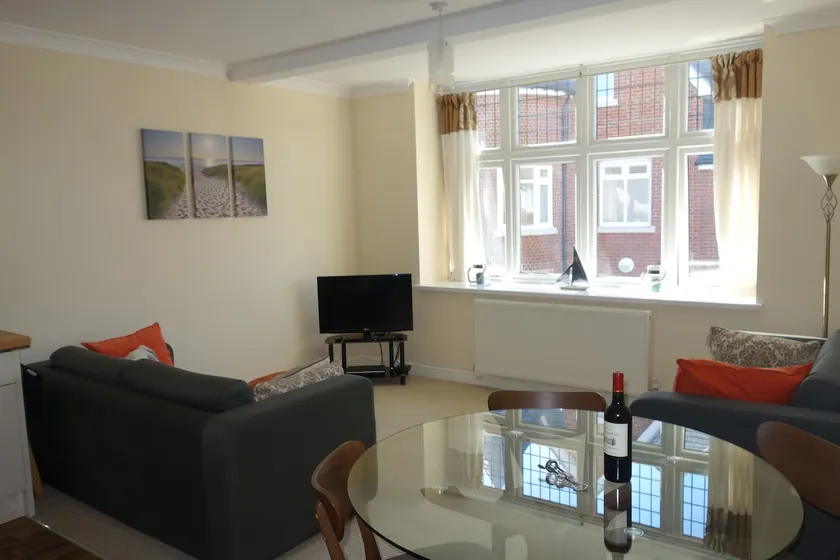 Charming coastal apt with garden - Image 1