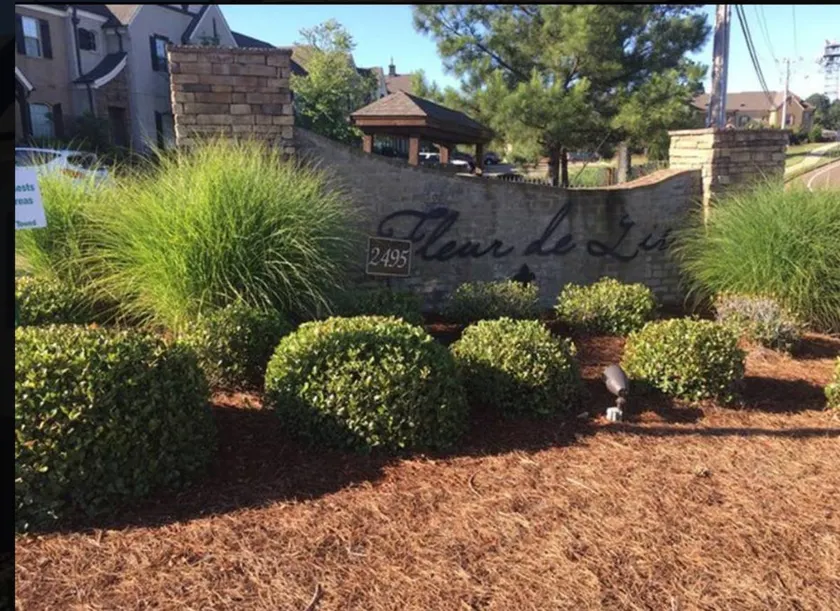 Oxford Condo-Minutes from Campus and Square - Image 1