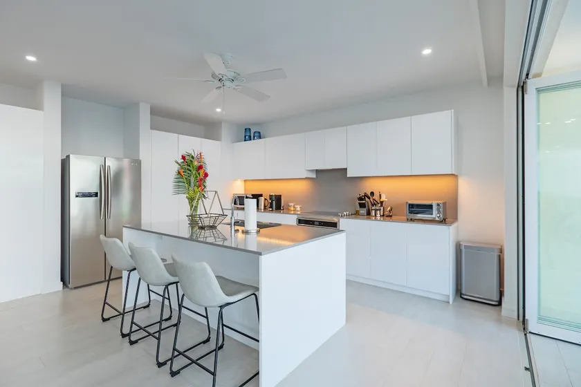 Beautiful Modern 3 Bed Home, Amazing Sea Views! - Image 1