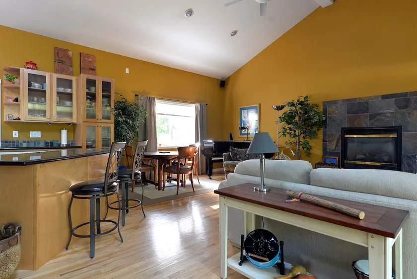 Amazing Home...Large Space Yet Cozy - Image 1