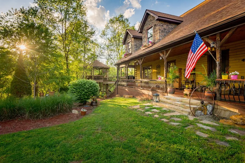 Close to Louisville,Hot Tub,Fire Pit,Game Room,  and 4 Bedrooms 3 Baths - Image 1