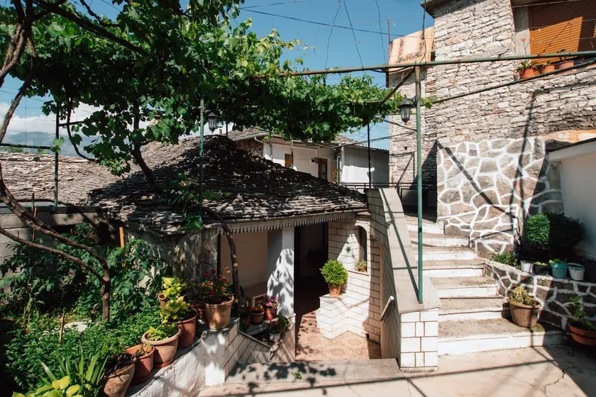 Paspali Guest House - Image 1