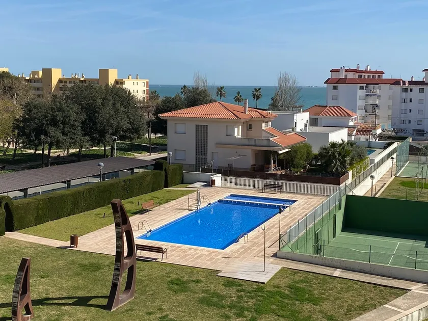 Close to the sea, with a swimming pool, tennis court and paddle tennis. - Image 1