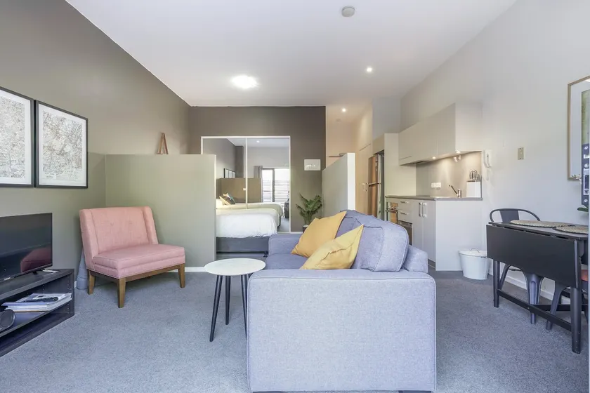 Stylish studio Apt near AIS and GIO Stadium - Hosted by Canstay - Image 1