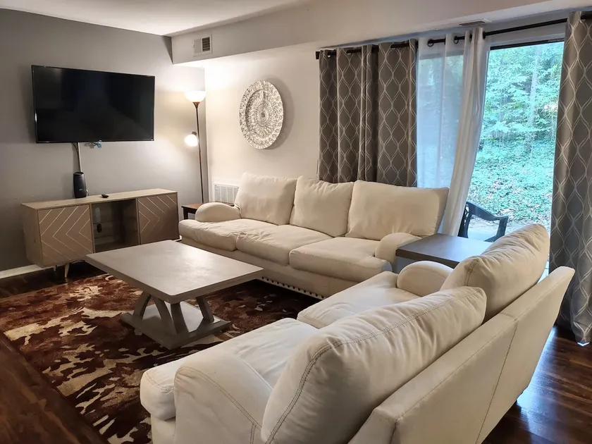 Charming 3 bdr. Condo in Central Raleigh - Image 1