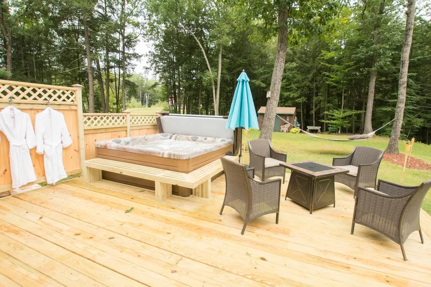 Private Suite with Hot Tub - Image 1