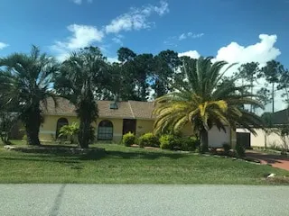 Heated Pool home 3/2 fenced yard close to beach - Image 1