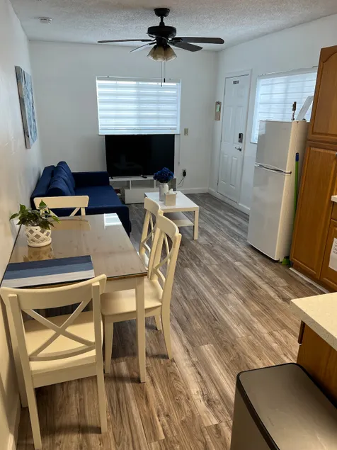Private Guest Suite w/ Patio in Miami - Image 1