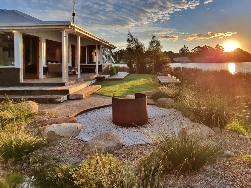 Reimagined Designer Lakehouse in Prime Location - Image 1