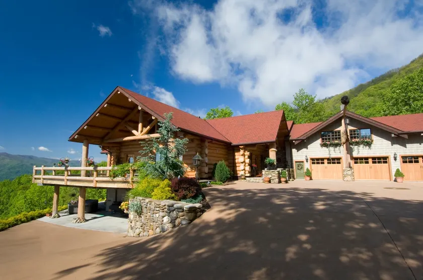 LUXURIOUS TN Mtn Lodge- Sleeps 22+, Hiking & Lake - Image 1