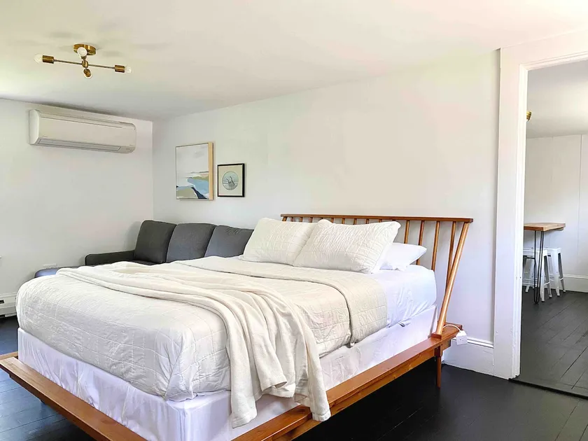Bright private suite mins. from Five College area - Image 1