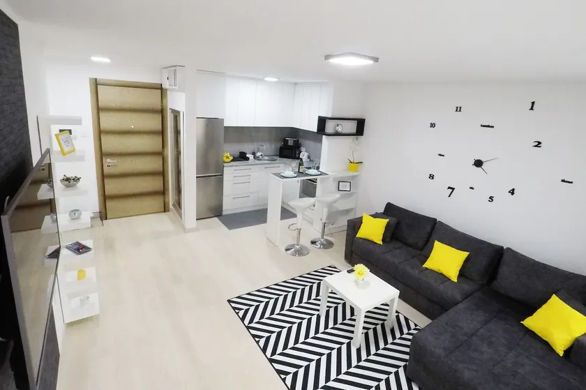 Bright Central Lux Apartment - Image 1