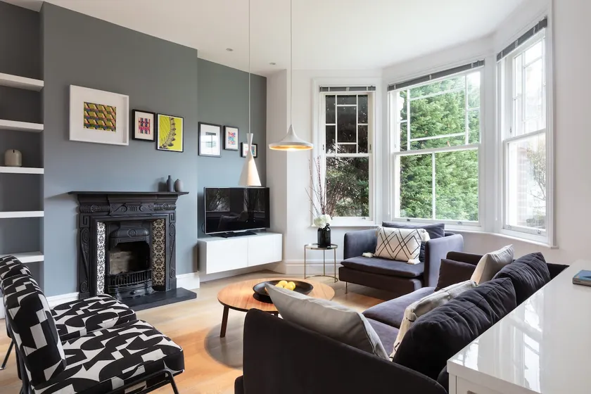 Architect's Designed Apartment 15min to Centre - Image 1