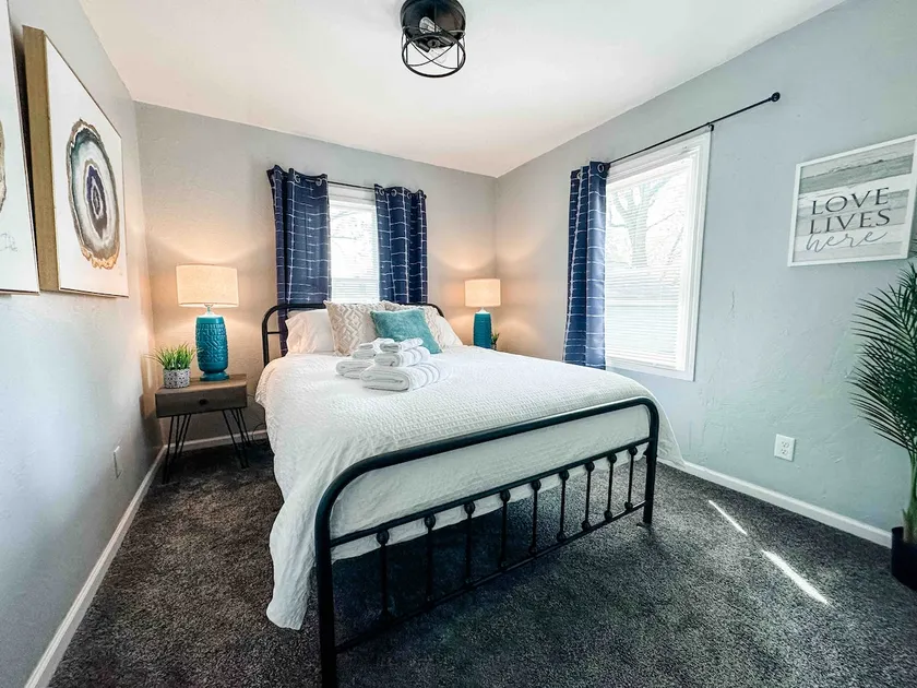Quiet, Clean 2BR | Easy Check-In | Maumee/Holland - Image 1
