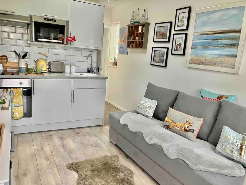 Minnis Bay Guest Suite with Garden, close to Beach - Image 1