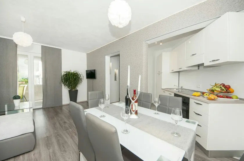 Apartment Split-Kastela-Trogir No.2 - Image 1