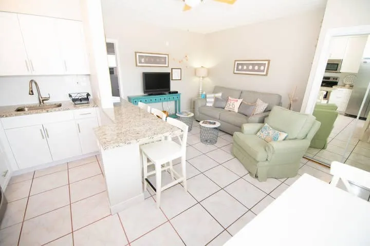 Great Deerfield Beach Unit Walk to the Beach 216 - Image 1